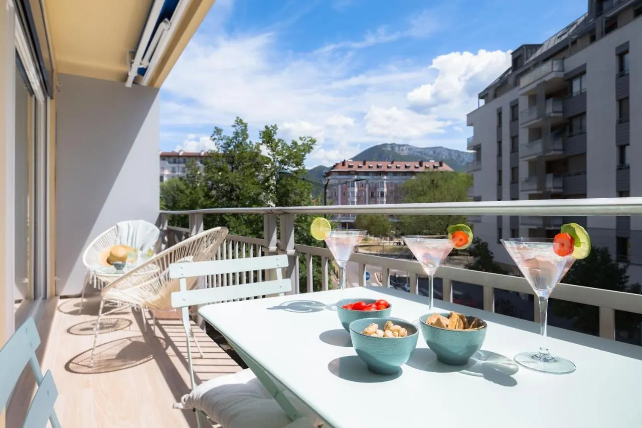 Bora Bora Free Parkplace Annecy 0*,  France